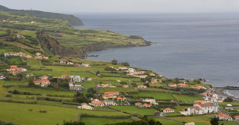 2.7 magnitude earthquake on the Richter scale felt in Faial