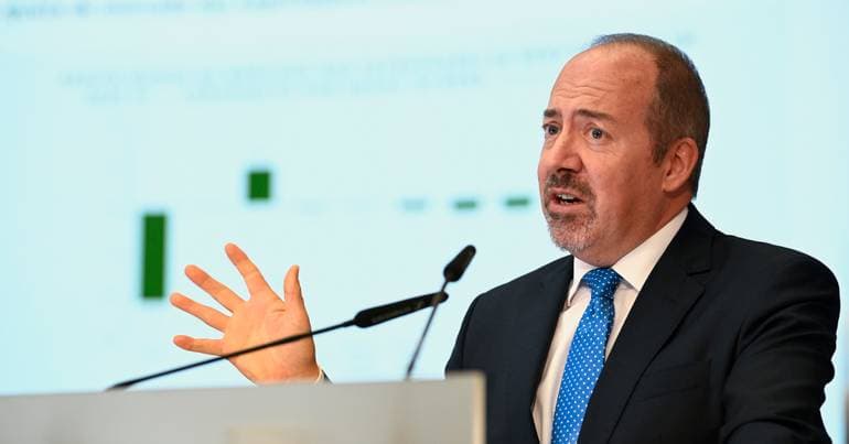 Álvaro was informed but thought he just couldn't have bank shares