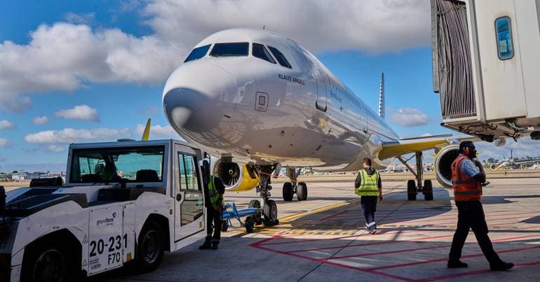 Government to extend Menzies' handling licences