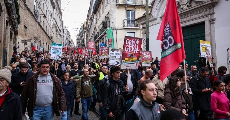 Lisbon. Crowd took to the streets to criticise the Government's package