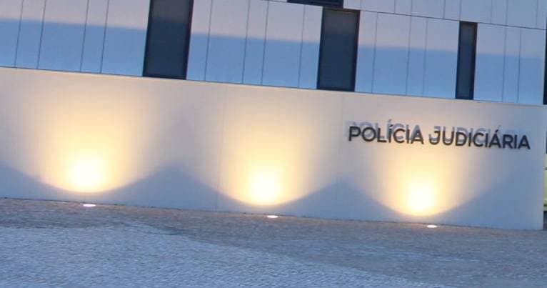 Suspect arrested in Coimbra for throwing stones at PJ building