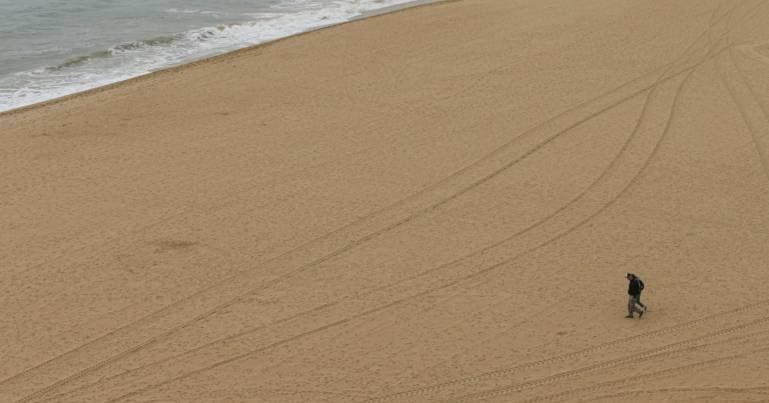 Body of young man found near the Albufeira harbour entrance