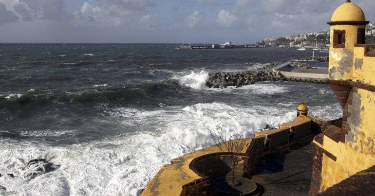 Madeira: Strong sea swell warning extended
