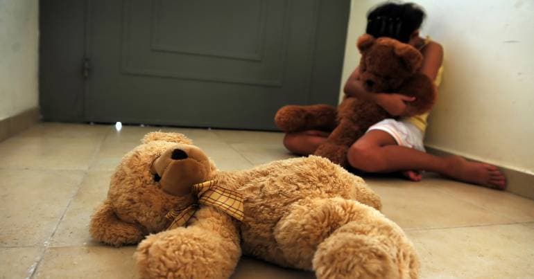 Couple arrested in Guarda for abusing daughter