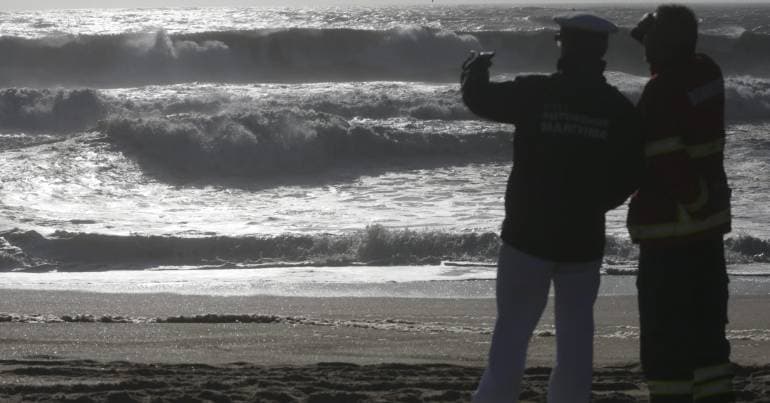 19-year-old man rescued alive at Espinho beach