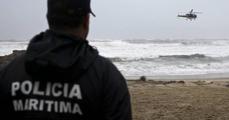 Search resumed for missing person at Costa Nova beach