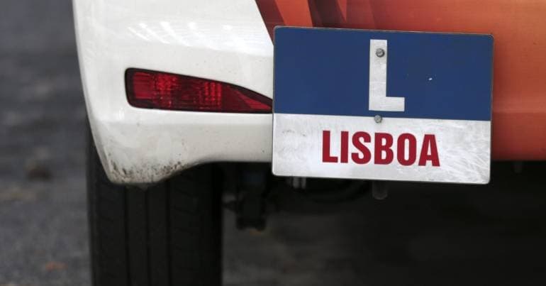 Driving instruction can be carried out with the help of a tutor