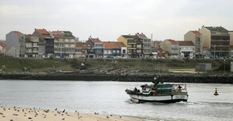 Elderly man dies after falling at Póvoa de Varzim port