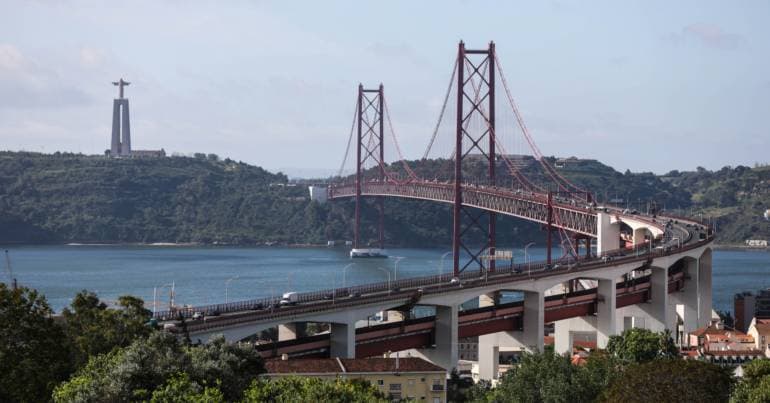 At 60 years old, the 25 de Abril Bridge remains a preferred and revolutionary landmark