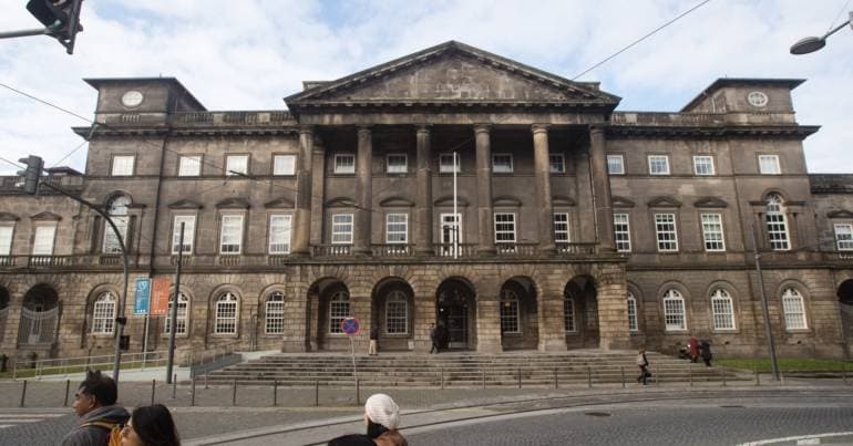 Man accused of killing another in Porto remains silent in court