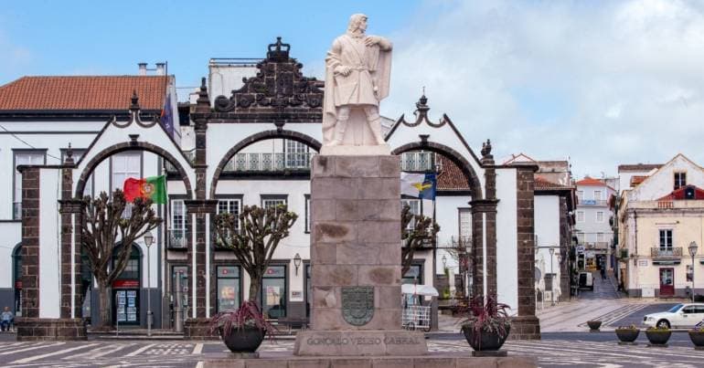 Gates of Ponta Delgada arrive in Canada