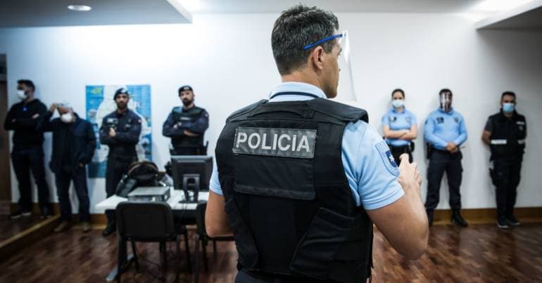 Two arrested for economic crimes extradited to Cyprus