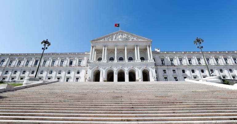 President promulgates lobbying law six years on