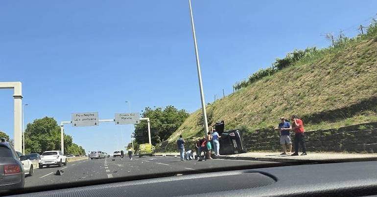 Lisbon. Accident near the airport leaves two injured
