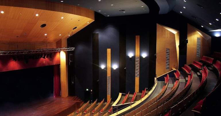 Clã, Carolina de Deus, and Criatura at the Vila Real Theatre