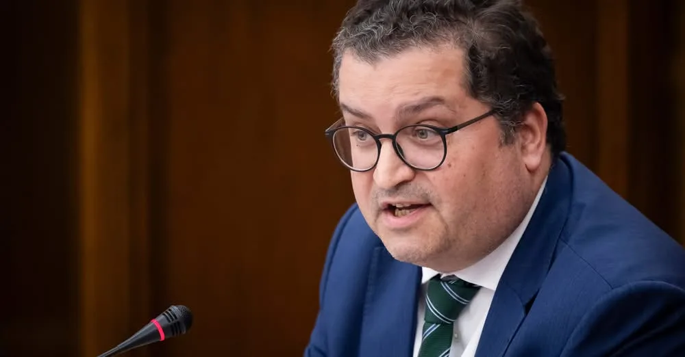 Portugal complies with European Union budgetary rules and maintains public debt