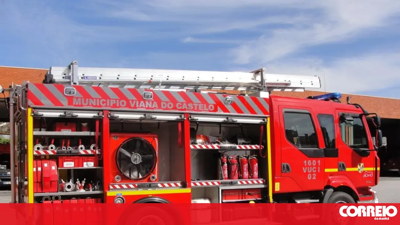 Fire following explosion leaves woman seriously injured in Viana do Castelo
