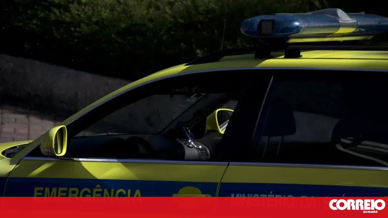 43-year-old motorcyclist in serious condition after collision in Monção