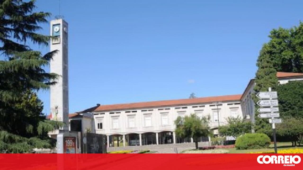 Students from Famalicão studying outside the municipality now have a second free transport pass