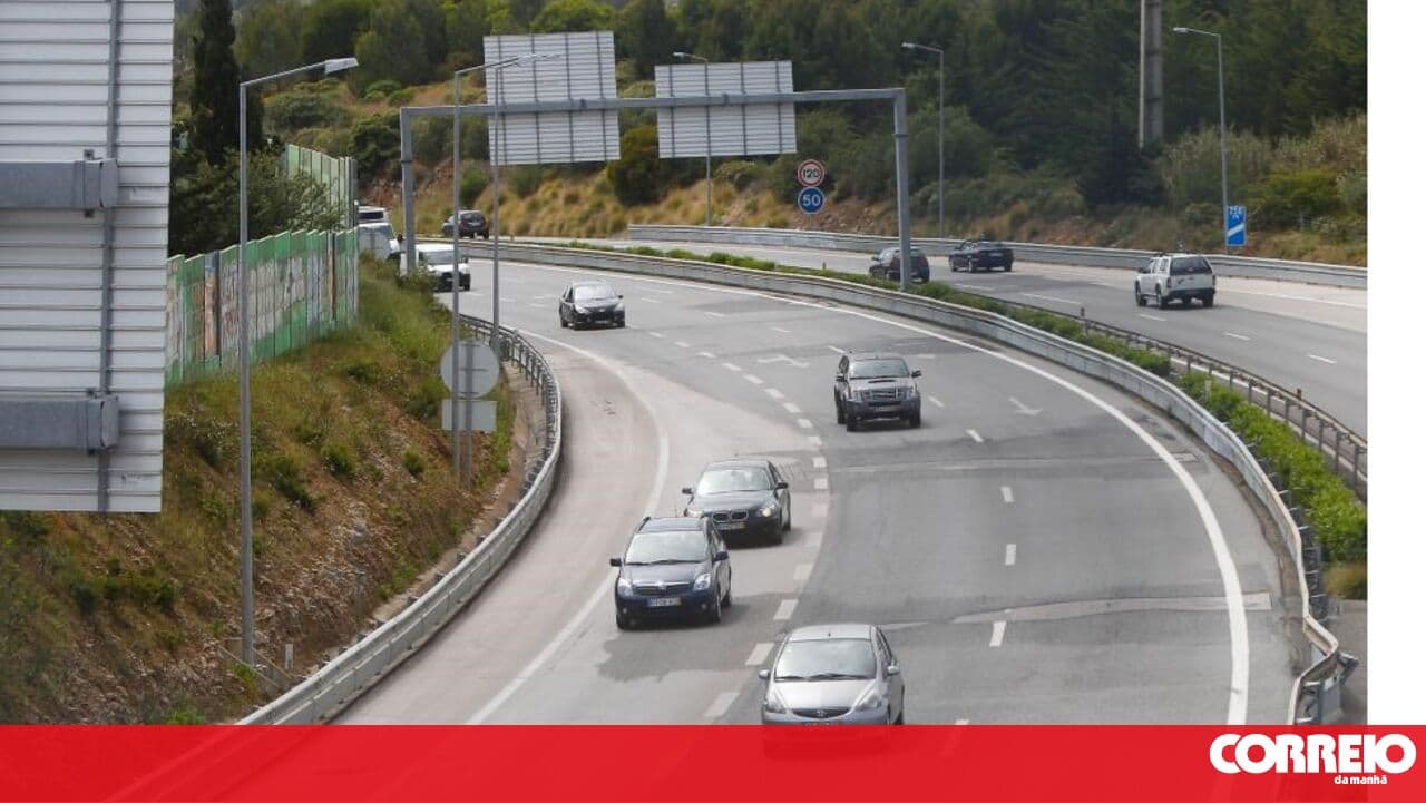 A5 motorway closed at Alvide following a collision between two cars