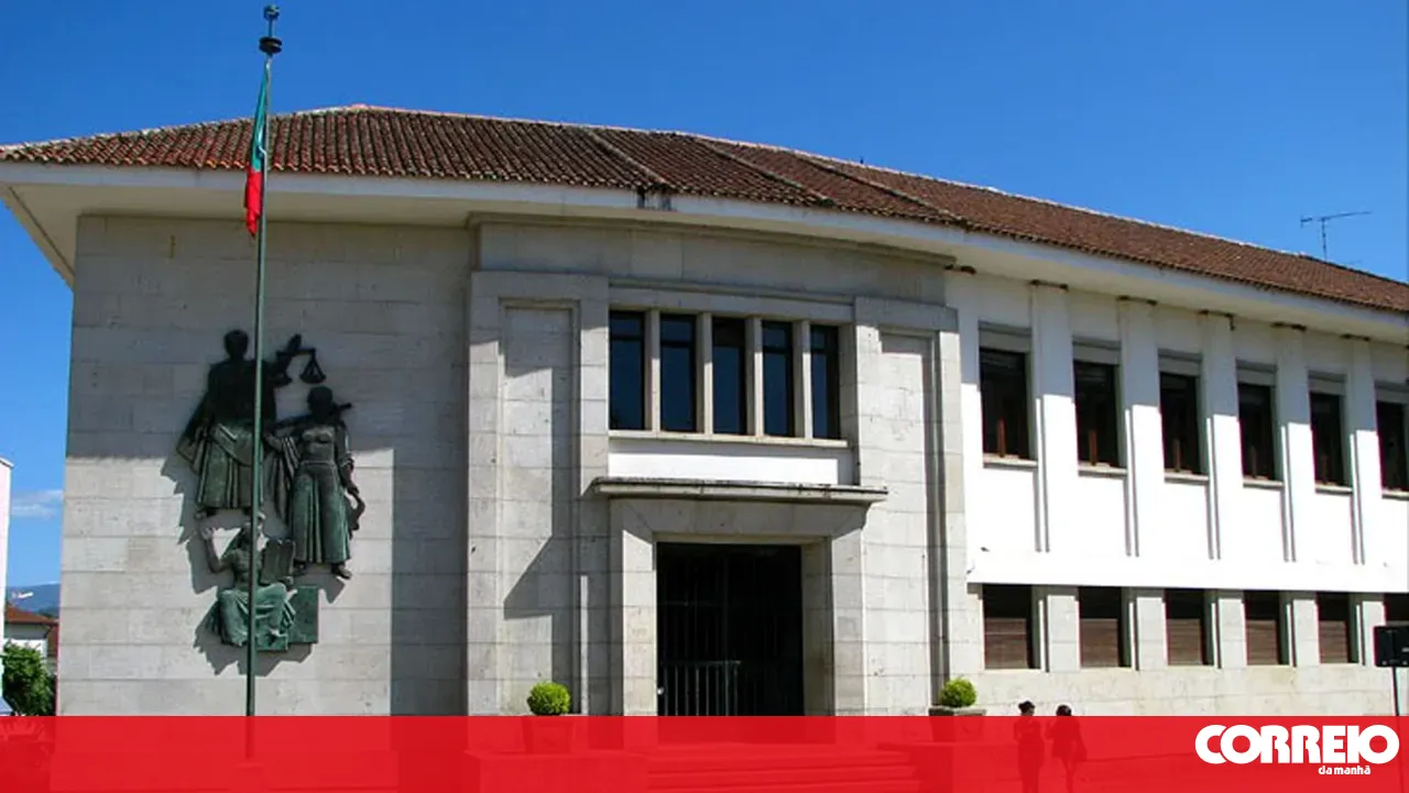 Man stabs father at home and attacks neighbour in Monção