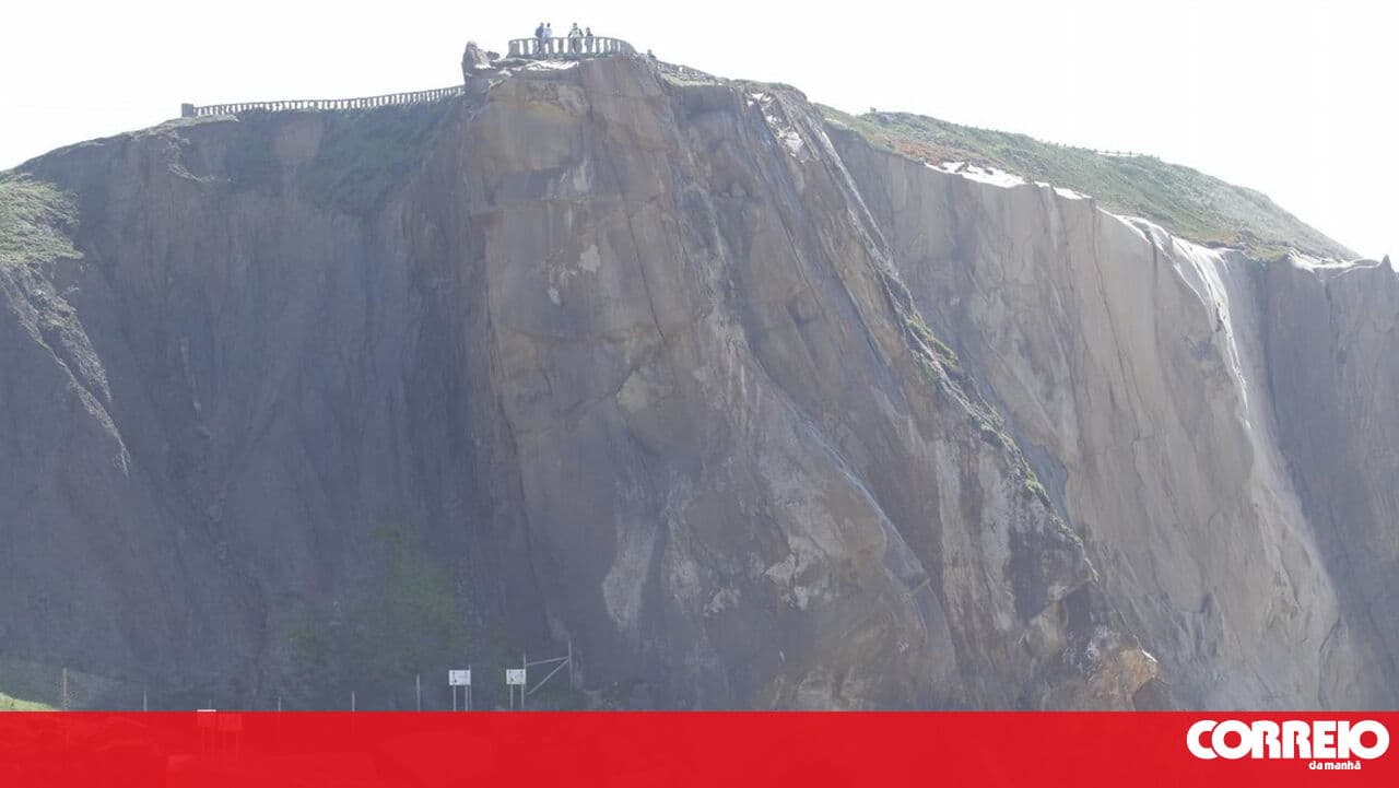 Thief fleeing GNR survives 100-metre cliff fall in Santa Cruz