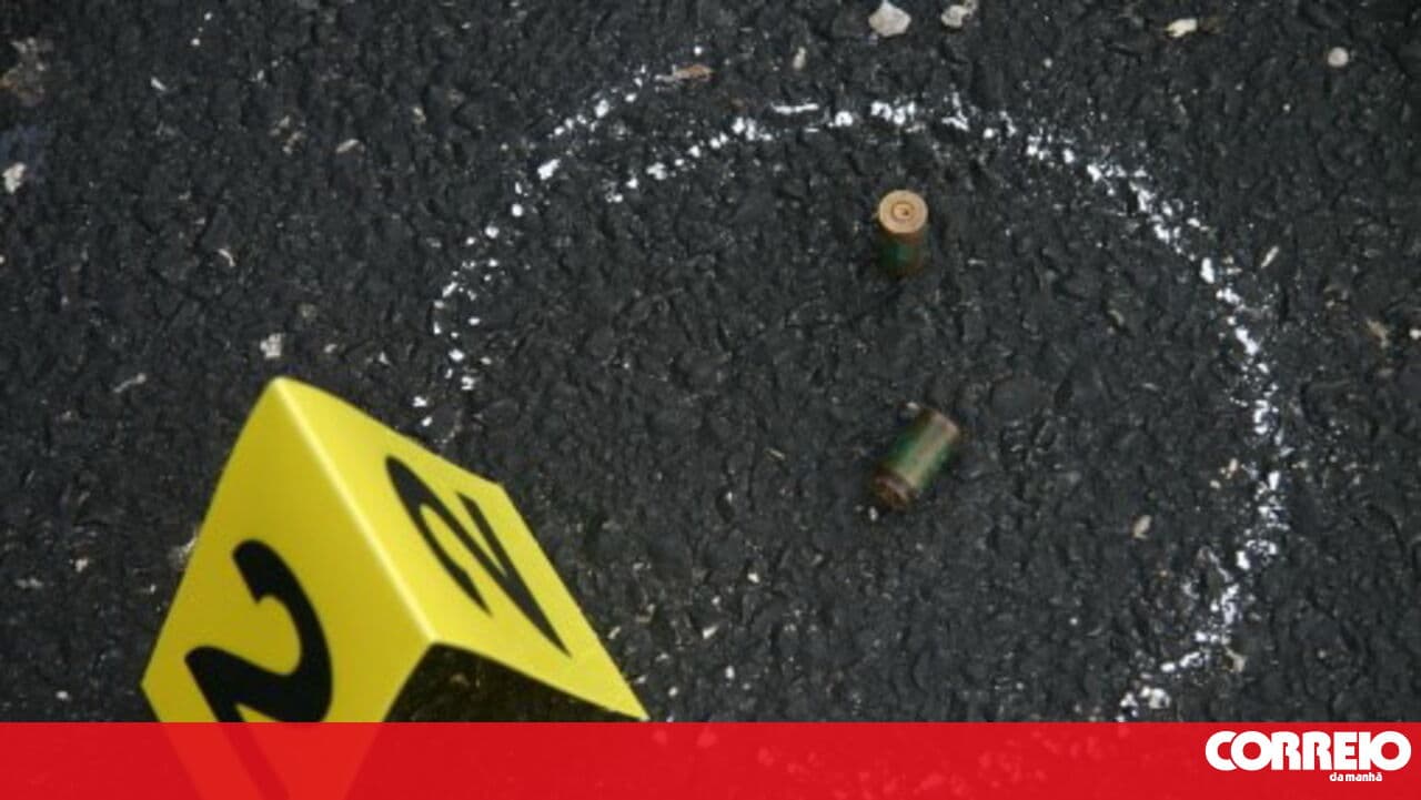 Road collision ends in shooting with two seriously injured in Cascais