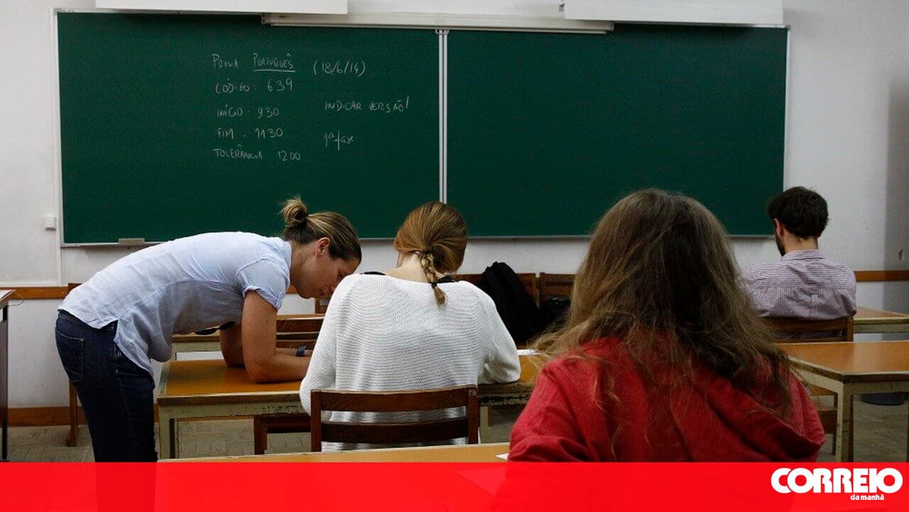 More than a dozen schools in the Seixal municipality closed due to protest for better working conditions