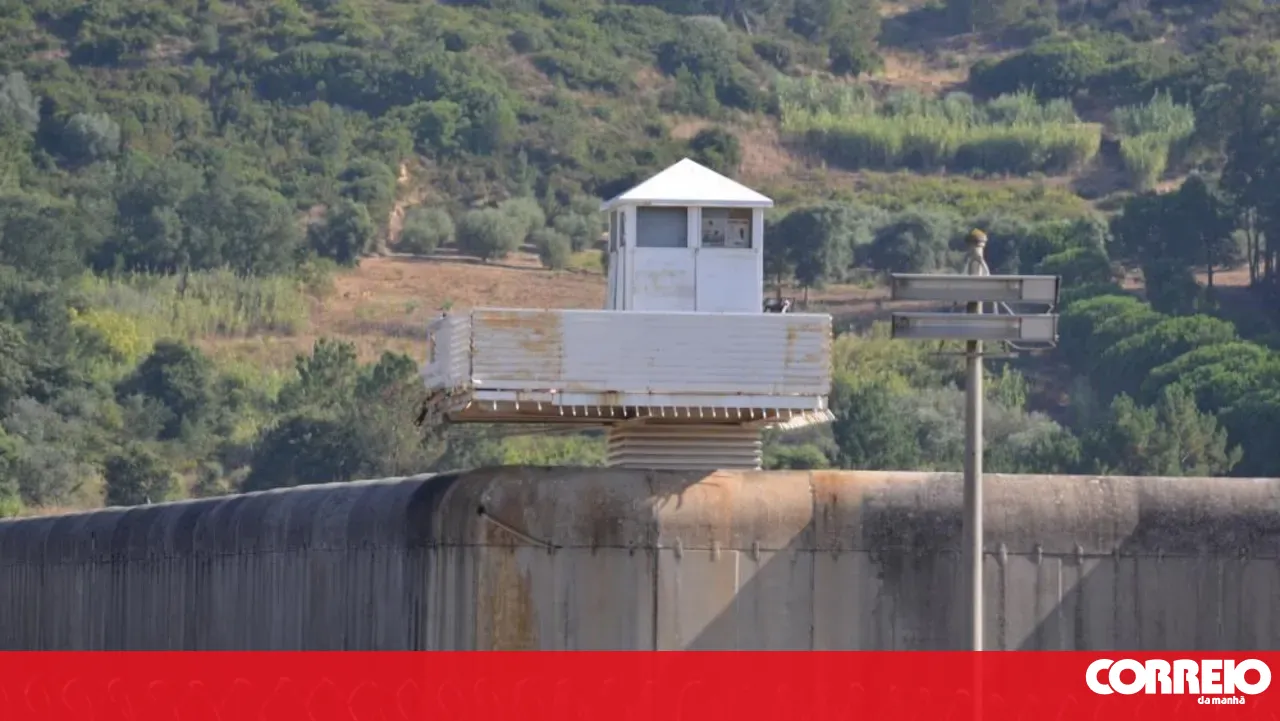 Vale de Judeus prison to have two new watchtowers