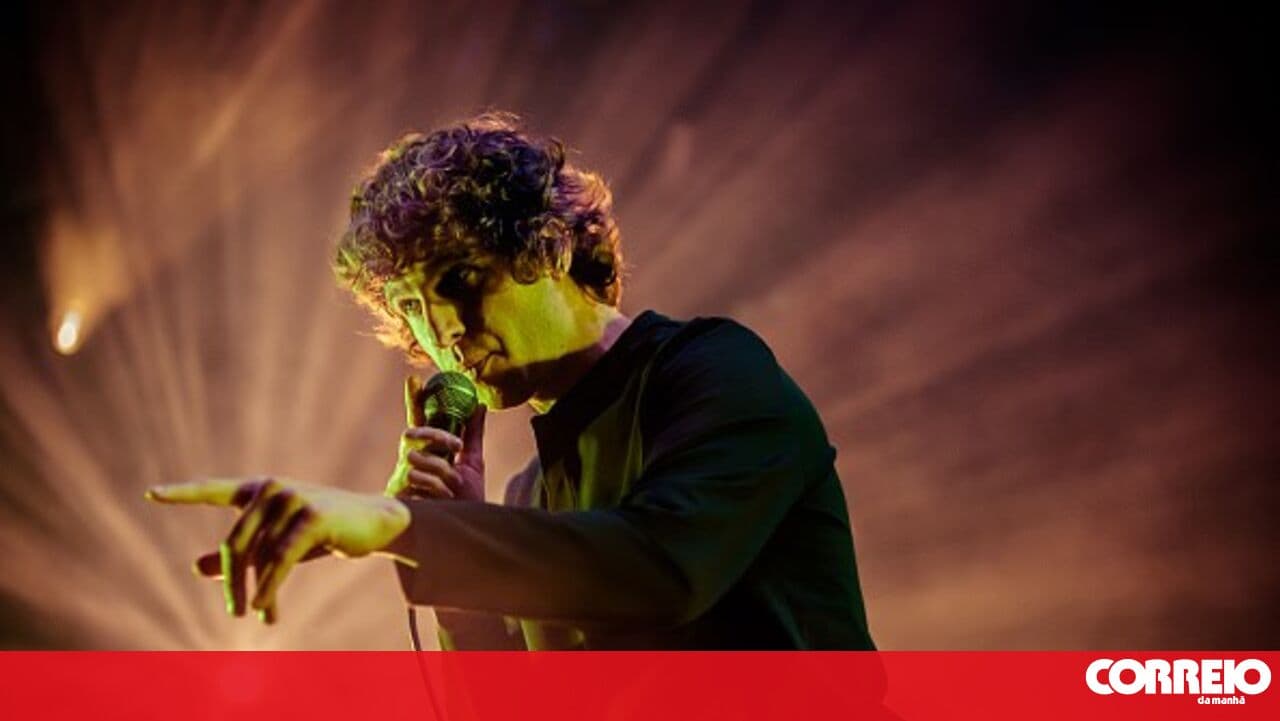 "There's a new generation that wants to hear us": The Kooks return to the stage to celebrate 20 years of their career