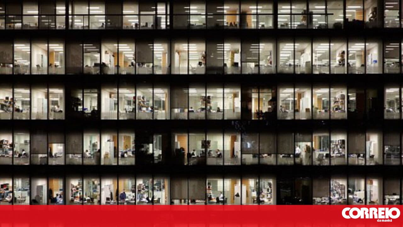 Almost 40% of professionals say they are victims of workplace harassment
