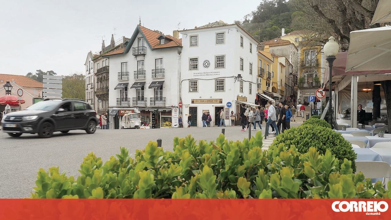 Tour operators file an injunction against traffic restrictions in Sintra