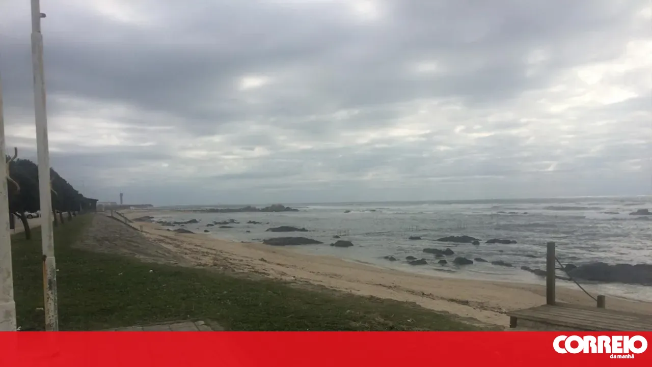 French sailboat sinks off the coast of Viana do Castelo