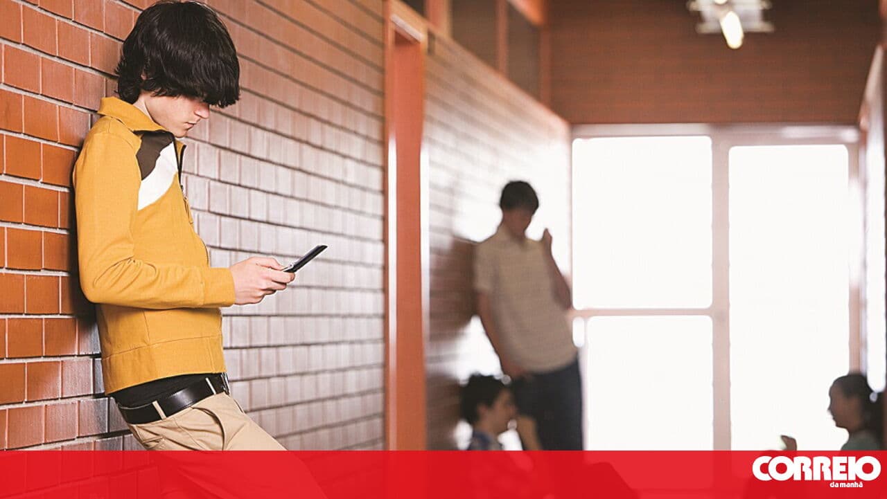 Schools expect grade improvements with mobile phone ban