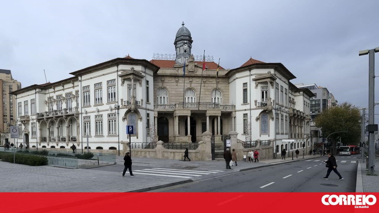 Votes on PS proposals regarding Águas de Gaia and pensioner travel passes postponed