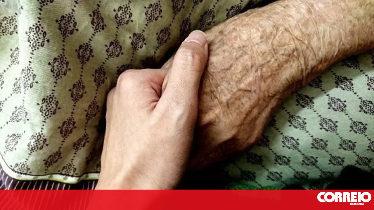 Dismissed member reports alleged irregularities at a care home in Viana do Castelo to the Public Prosecutor's Office