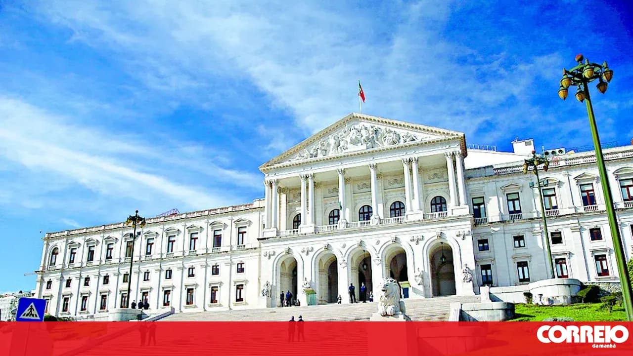 CDS-PP motion of no confidence in the Government in 1994 was only debated after the parliamentary recess