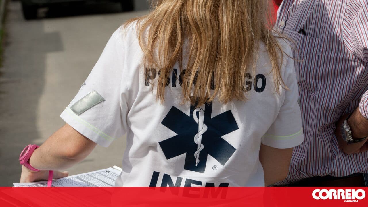 Pre-hospital emergency technicians hold vigil against new INEM organic law