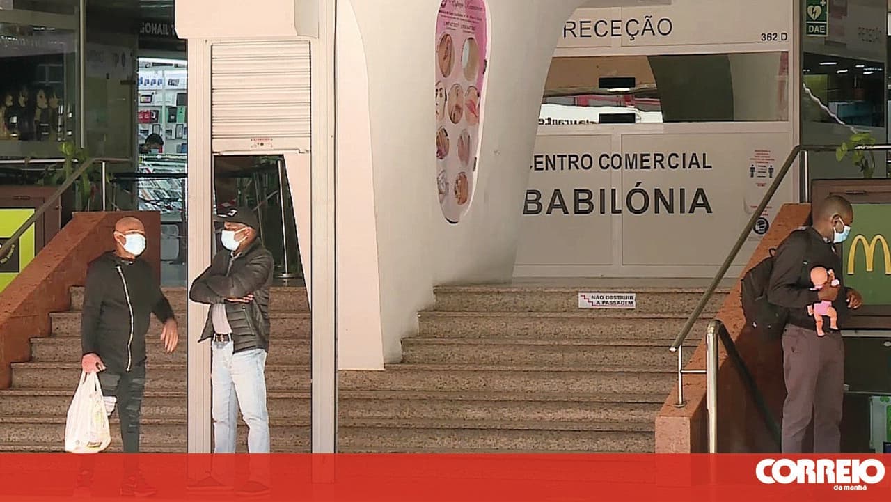 PSP arrests two men involved in threats with bladed weapons near a shopping centre in Amadora