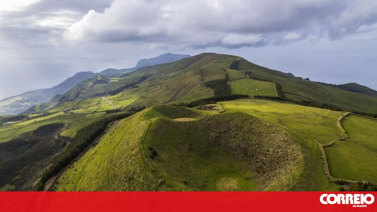 BE/Azores says the executive is more concerned with 'internal war' than with the people