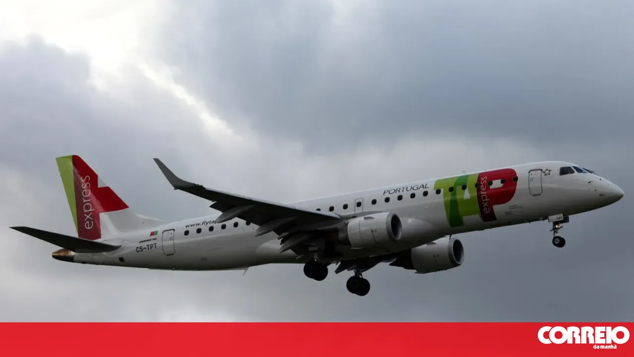 Smell of rotten fish and burnt cheese on TAP plane forces emergency landing
