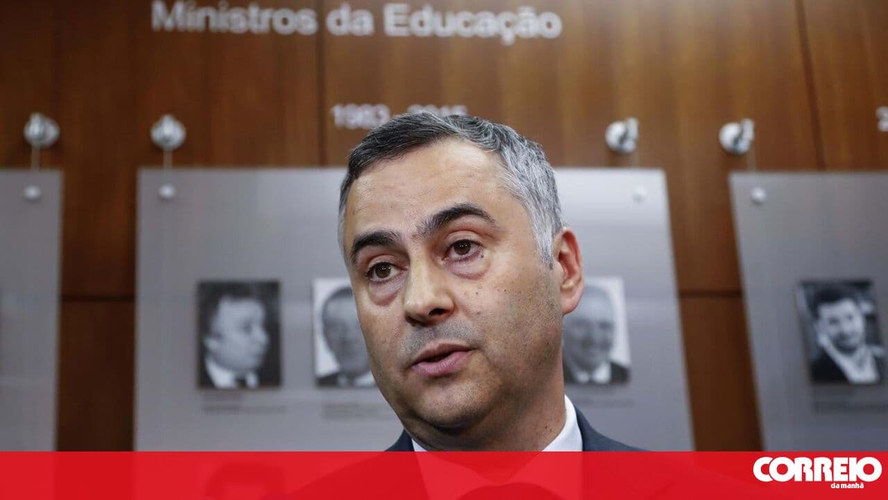 Minister of Education apologises to school principals