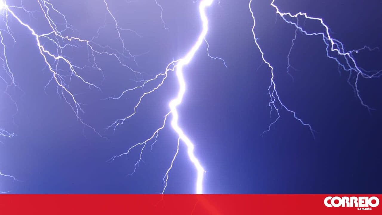 Eight districts under yellow warning until 9:00 PM this Sunday due to showers and thunderstorms
