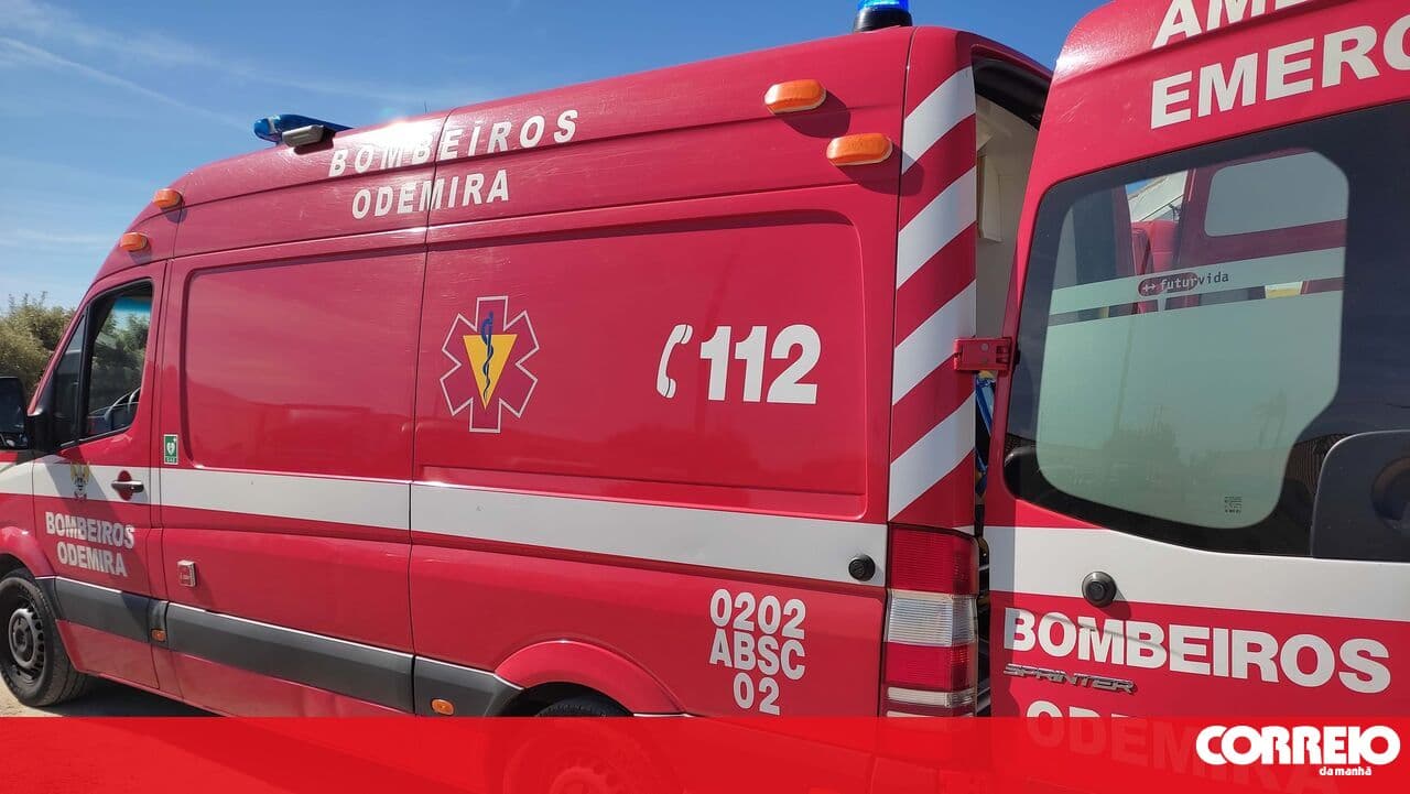 More than 100 personnel and five aircraft fight fire in Odemira