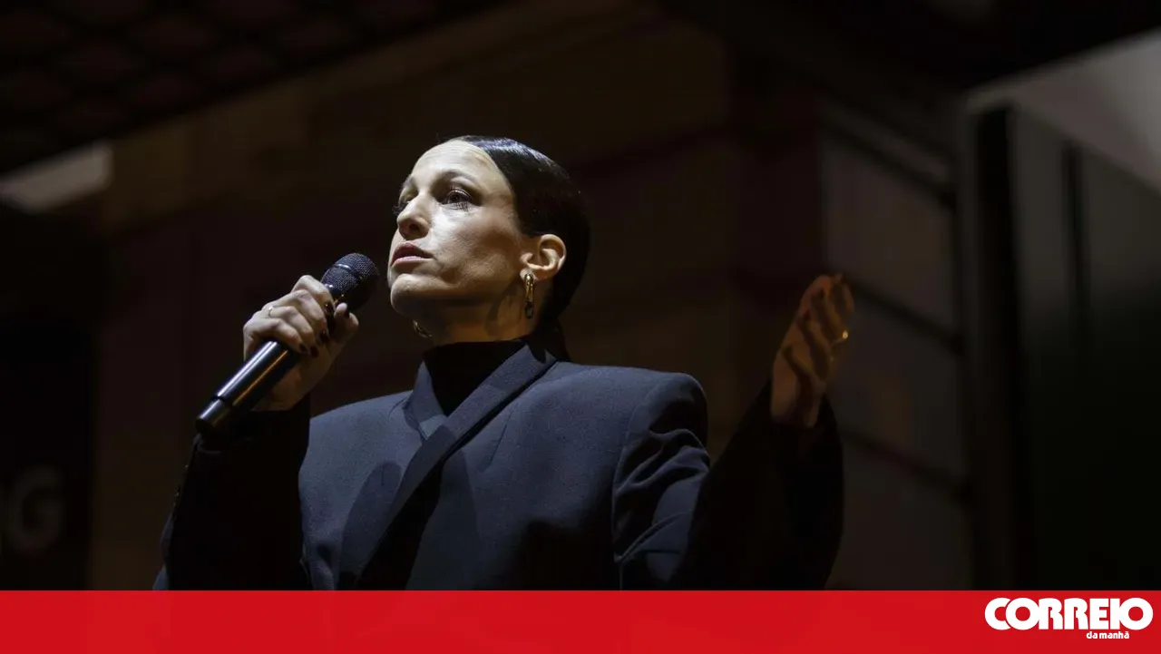 Fado returns to fill the streets of Alfama