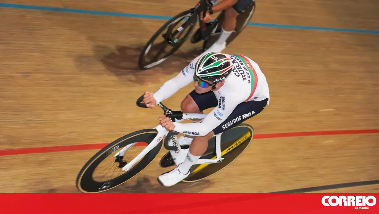 Seguro and Montenegro congratulate Iúri Leitão on his omnium gold