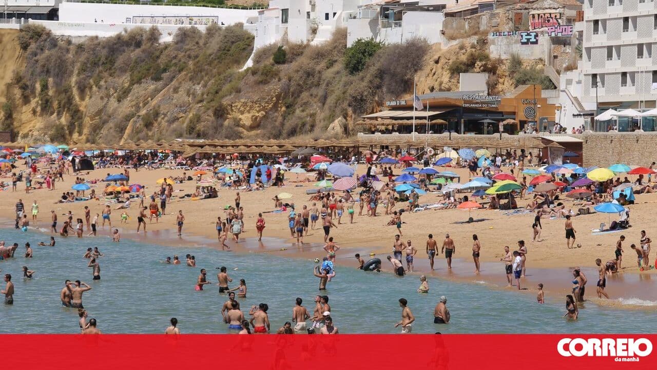 Albufeira begins bathing season despite recurring shortage of lifeguards
