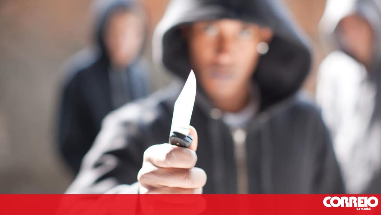 17-year-old jailed for knife-point robberies