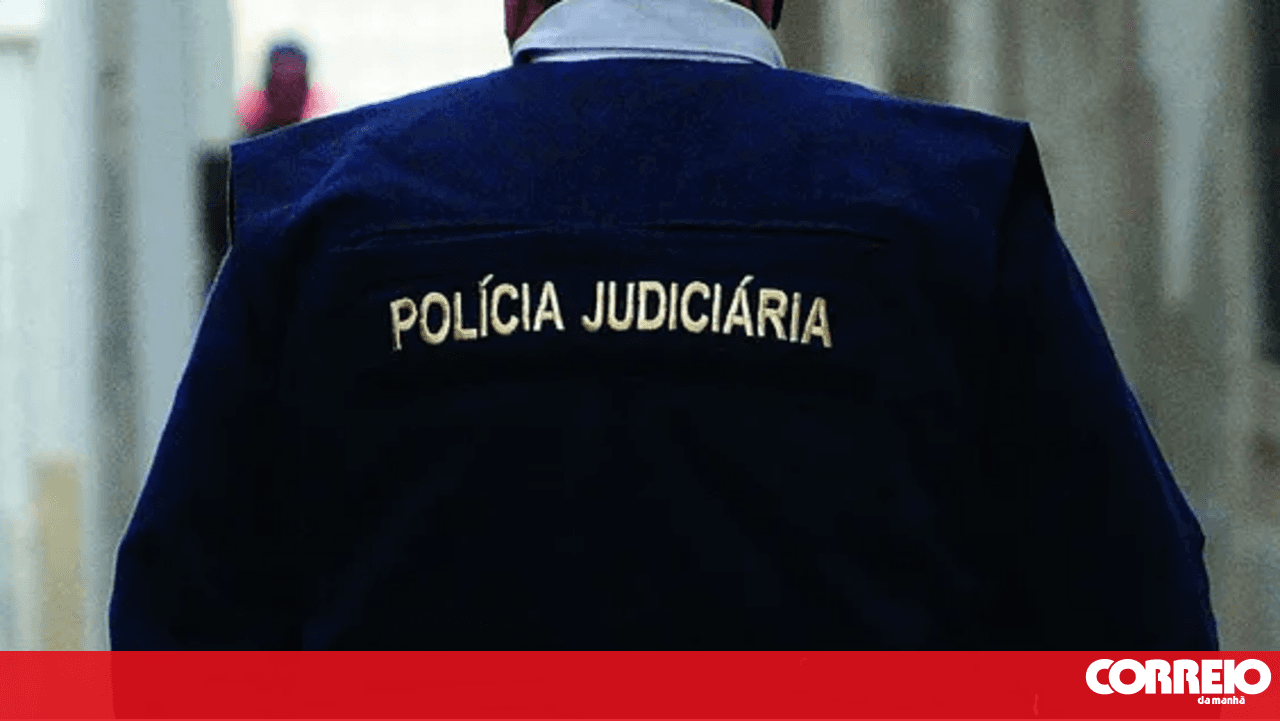 Man buries mother in the backyard of the house where they lived in Póvoa do Lanhoso and confesses to his brother