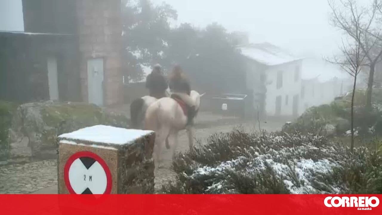 Snow paints Alentejo town of Marvão white